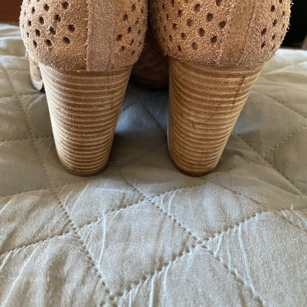 Lucky Brand Larissa Peep Toe Petforated Duede Leather upper heel booties 6M/36 - Picture 9 of 13